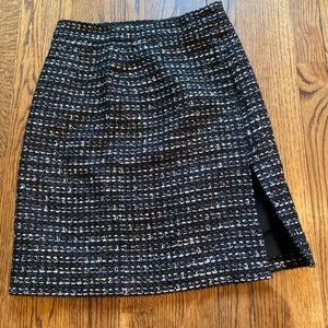 Pencil skirt in black tweed